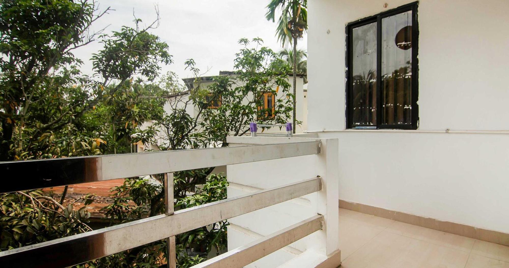 Hotel Collection O The Blu Bell Nizarapar Path Guwahati Esterno foto