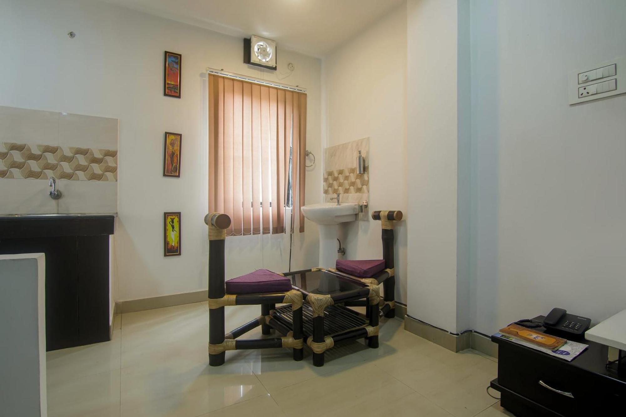 Hotel Collection O The Blu Bell Nizarapar Path Guwahati Esterno foto