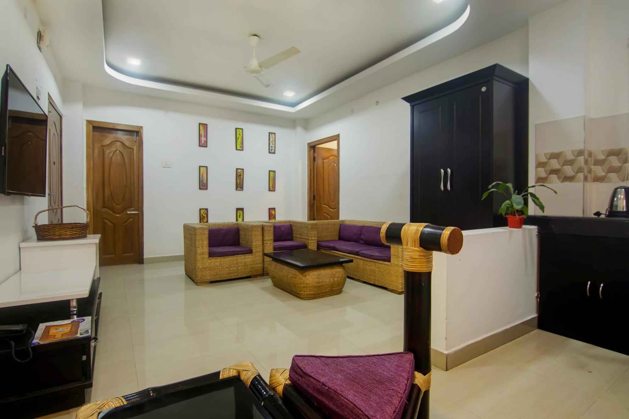 Hotel Collection O The Blu Bell Nizarapar Path Guwahati Esterno foto