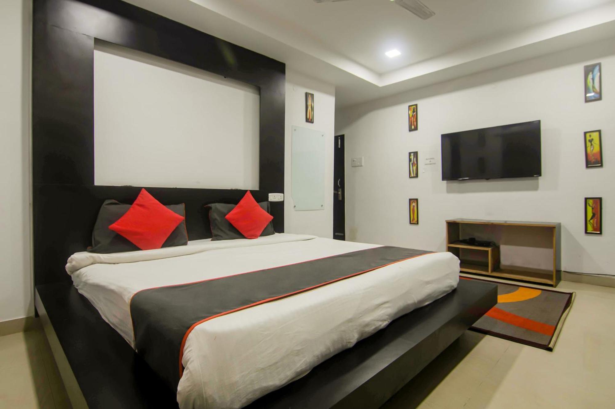 Hotel Collection O The Blu Bell Nizarapar Path Guwahati Esterno foto