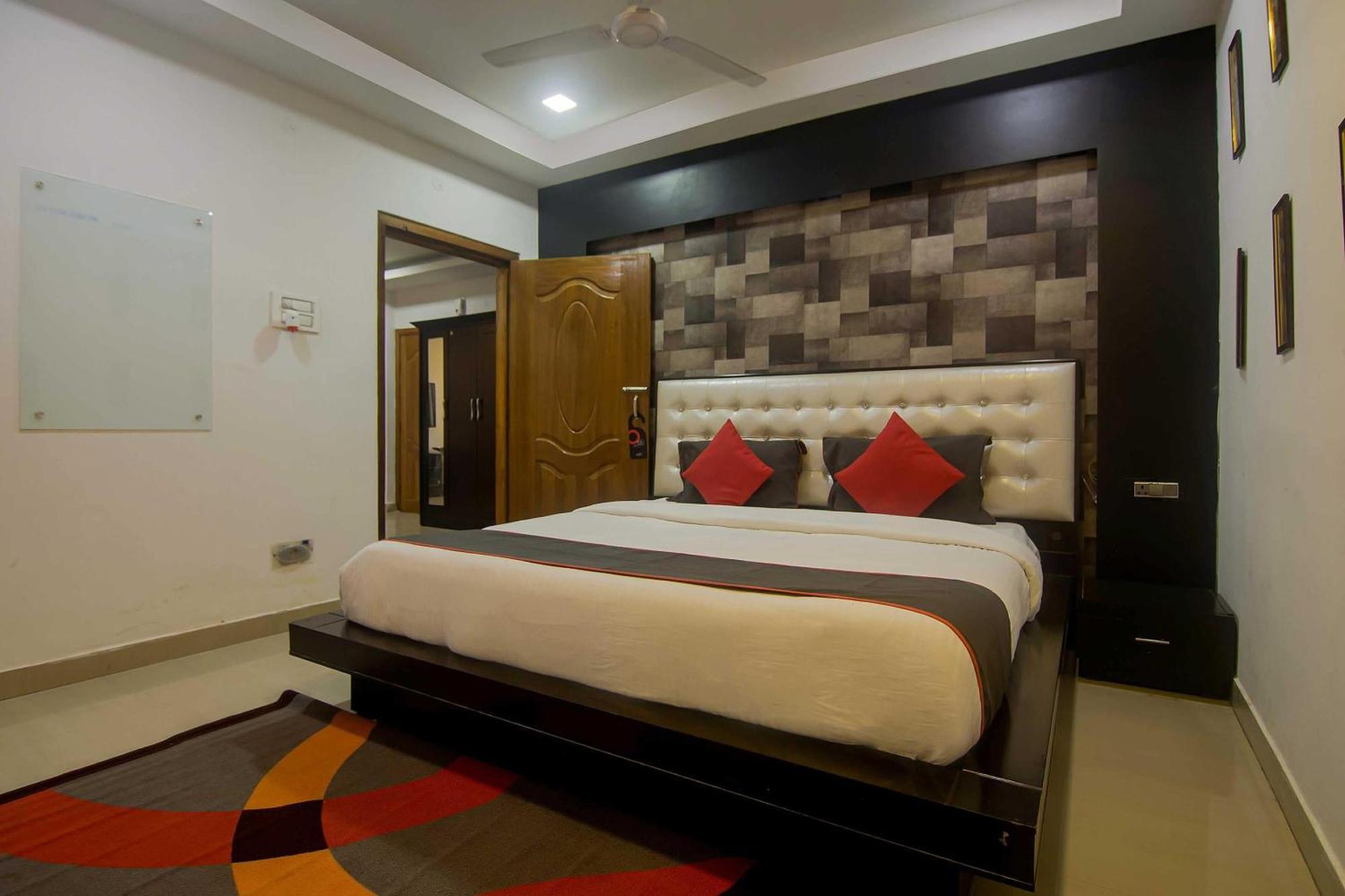 Hotel Collection O The Blu Bell Nizarapar Path Guwahati Esterno foto