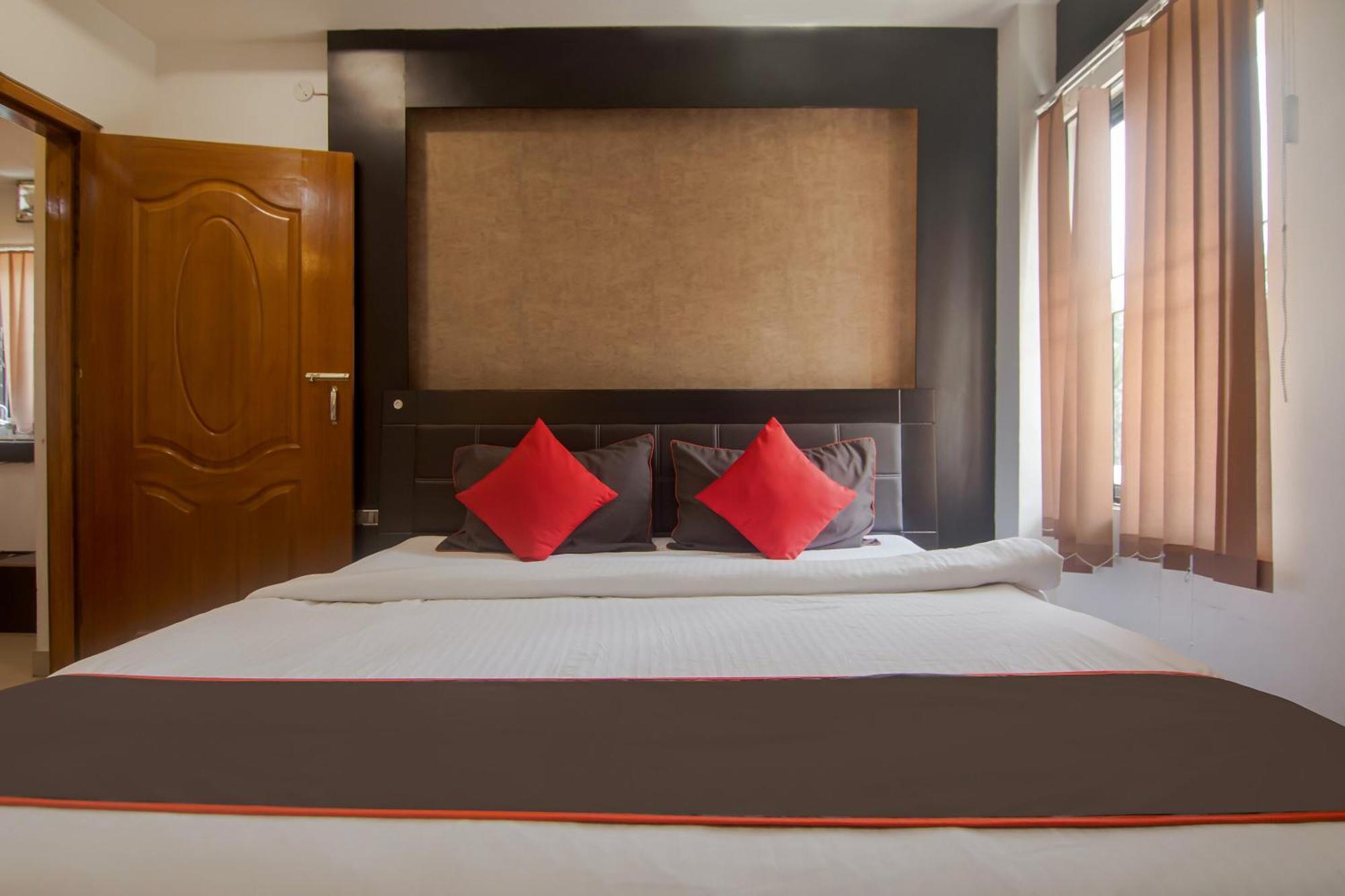 Hotel Collection O The Blu Bell Nizarapar Path Guwahati Esterno foto